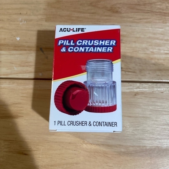 Pill crusher & container. Great for anyone who takes medication - Picture 1 of 4